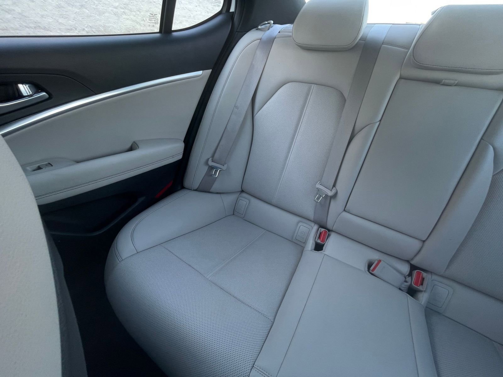 Used 2025 Genesis G70 2.5T image 41