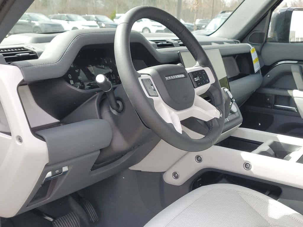 New 2026 Land Rover Defender 130 X-Dynamic SE image 7