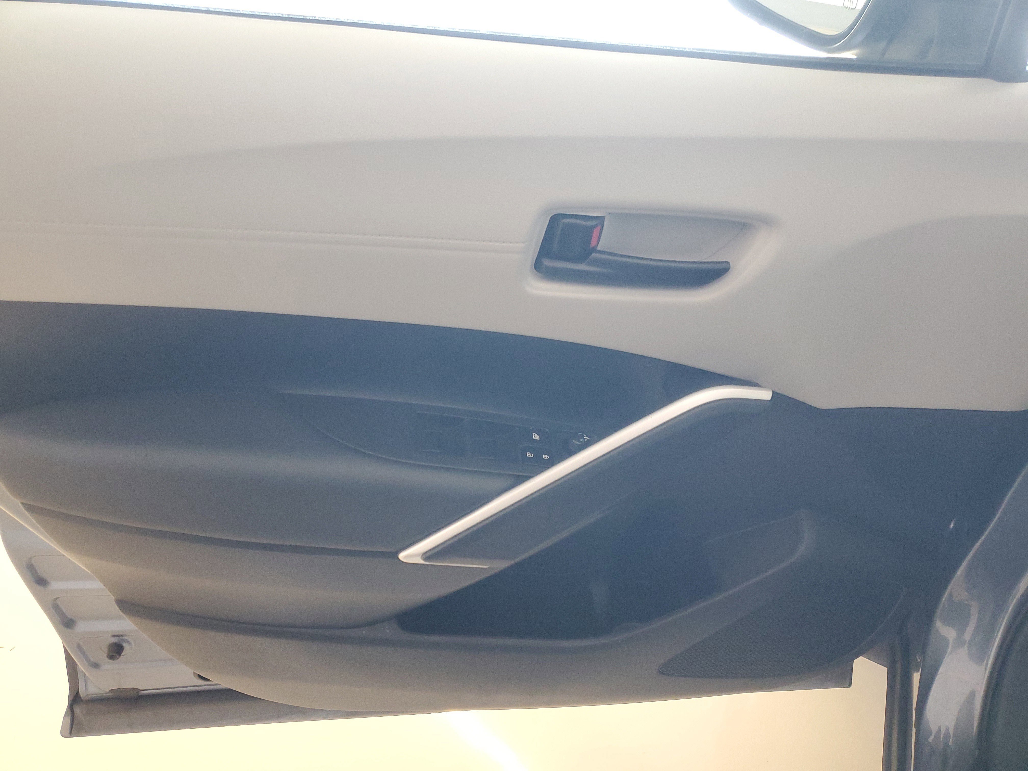 Used 2025 Toyota Corolla Cross L image 21