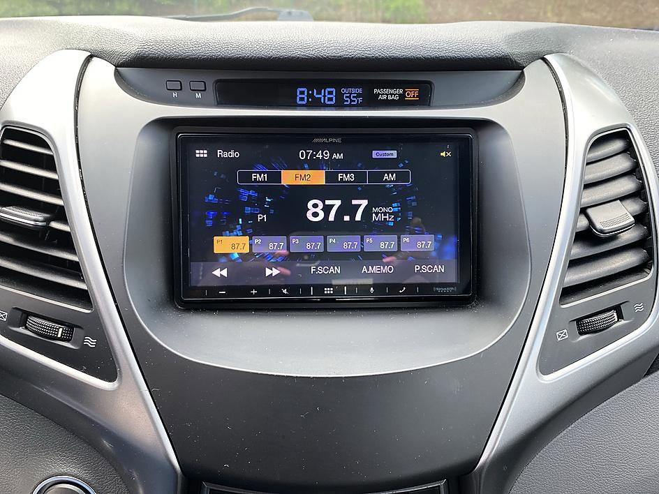 Used 2016 Hyundai Elantra Limited FWD image 16