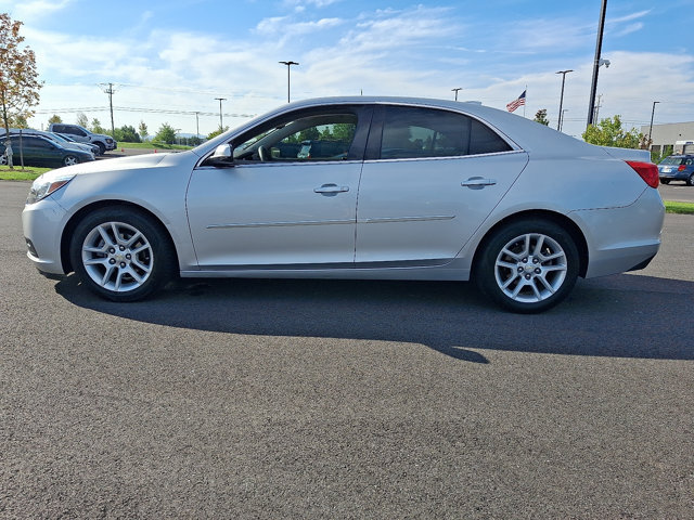 Used 2015 Chevrolet Malibu LT w/ Power Convenience Package FWD image 4