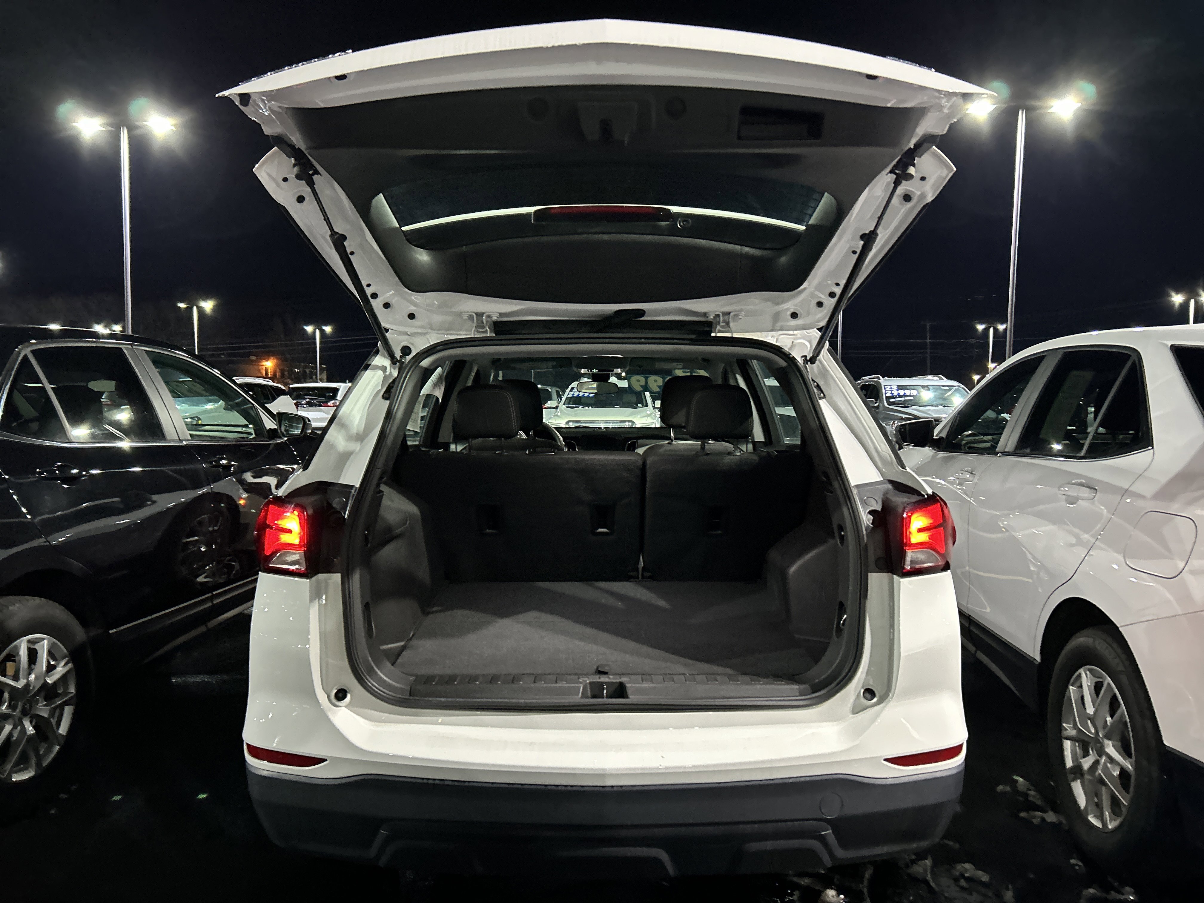 Used 2023 Chevrolet Equinox LS image 8