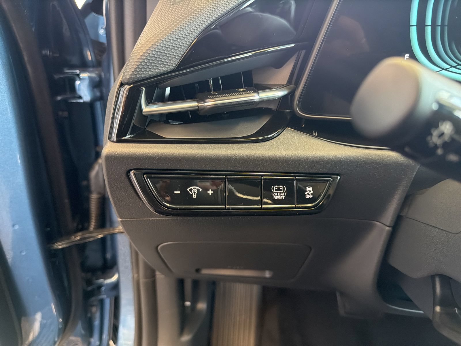 New 2026 Kia Niro EX FWD image 15