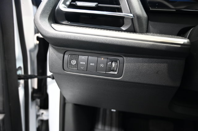 New 2027 Chevrolet Traverse LT w/ LPO, Floor Liner Package AWD/4WD image 25