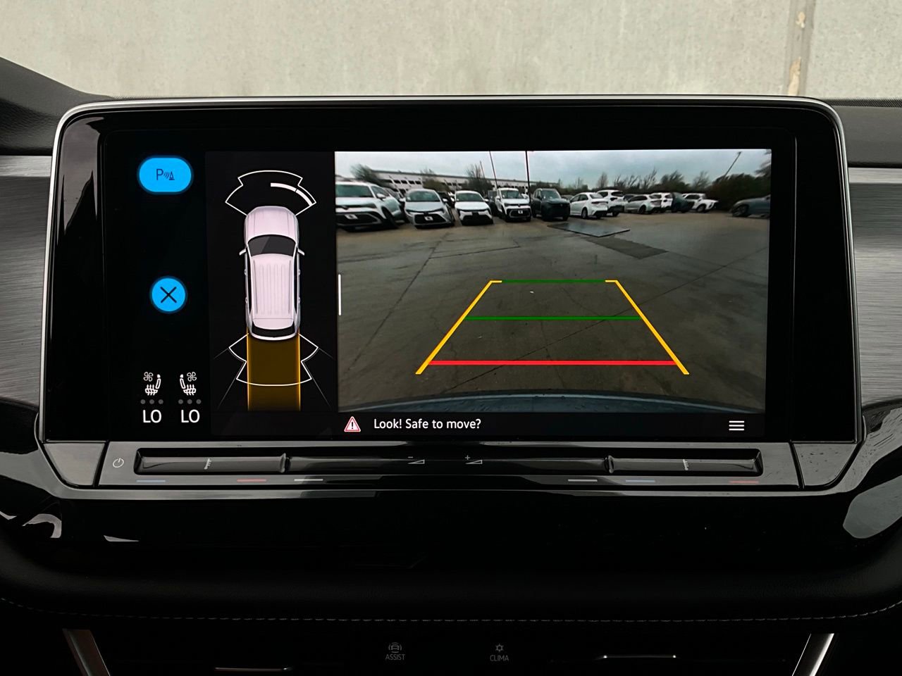 Used 2025 Volkswagen Atlas Cross Sport SE image 34