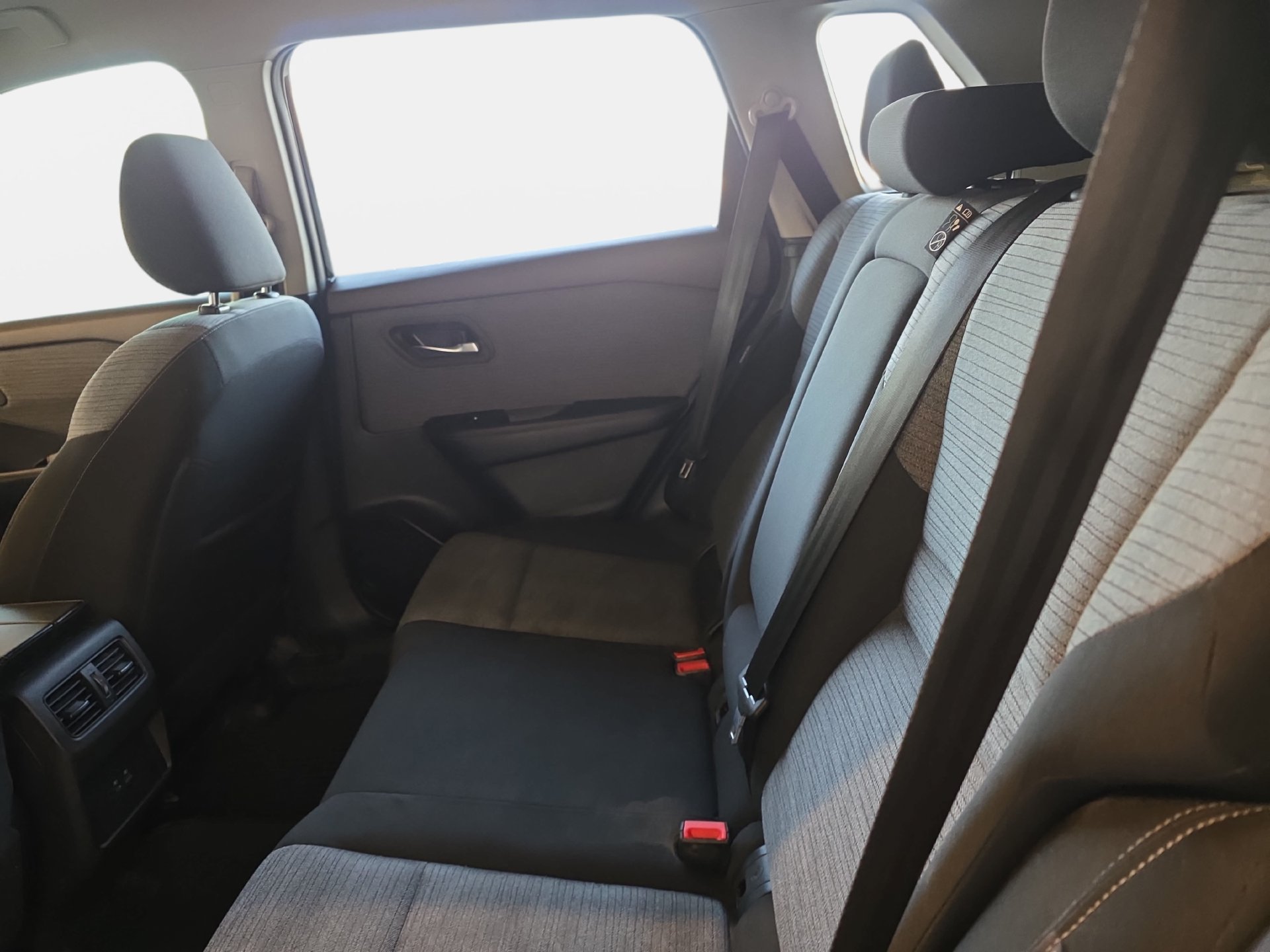 Used 2023 Nissan Rogue SV FWD image 12