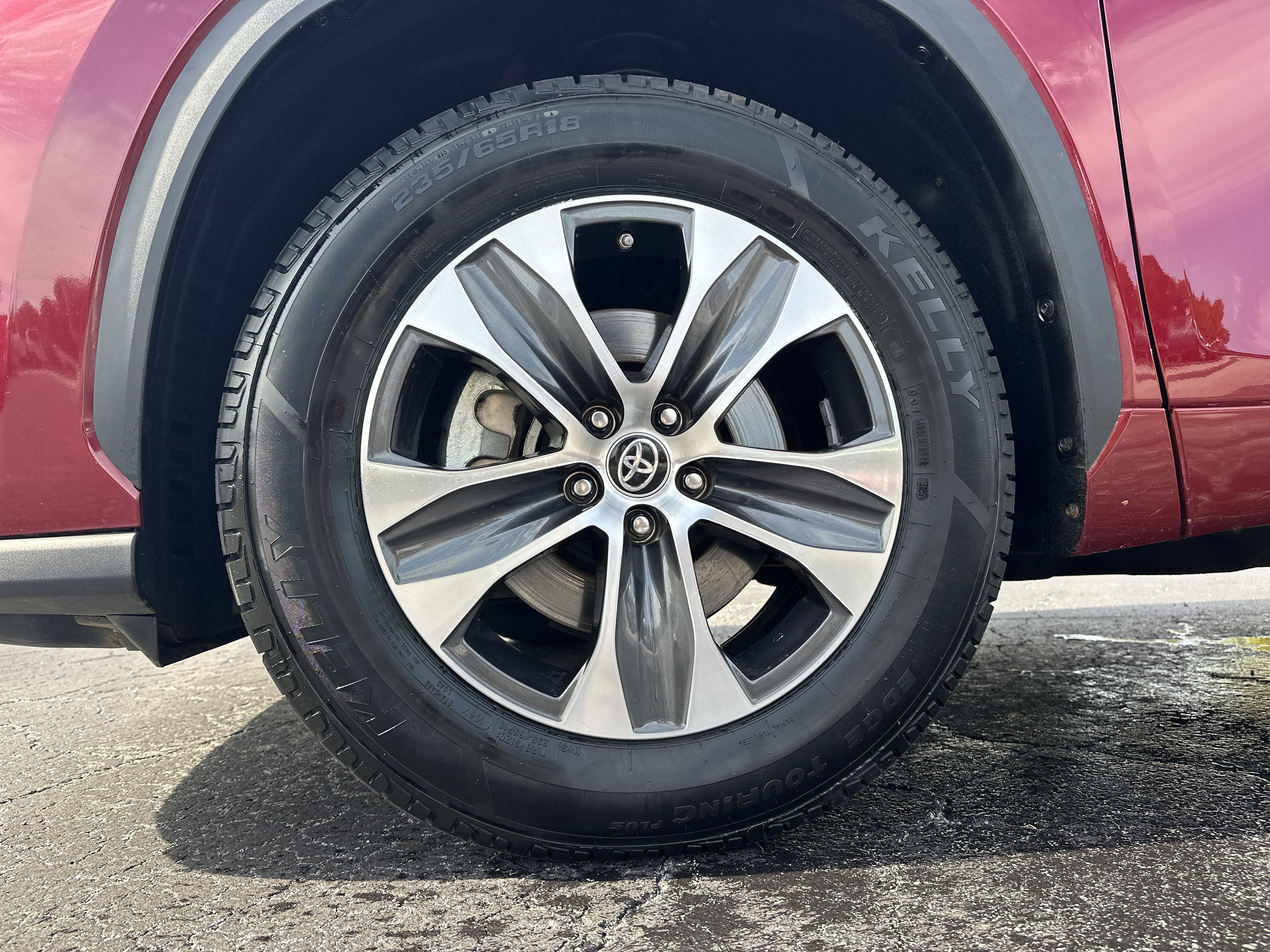 Used 2023 Toyota Highlander XLE image 12