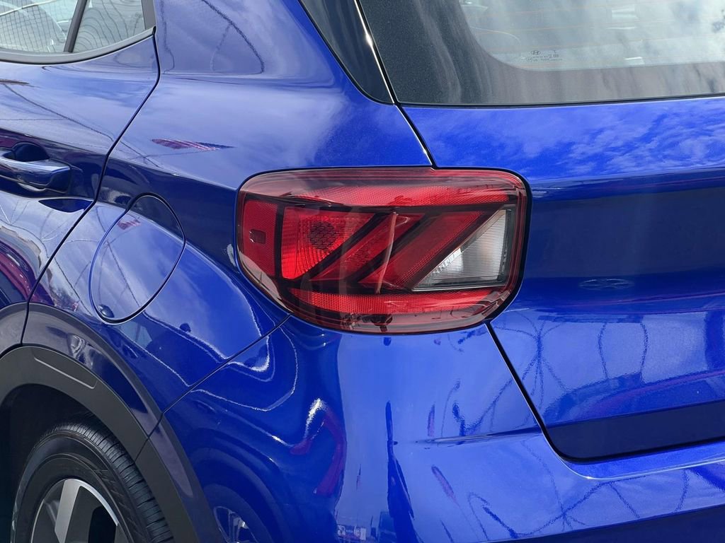 Certified 2025 Hyundai Venue SEL image 11