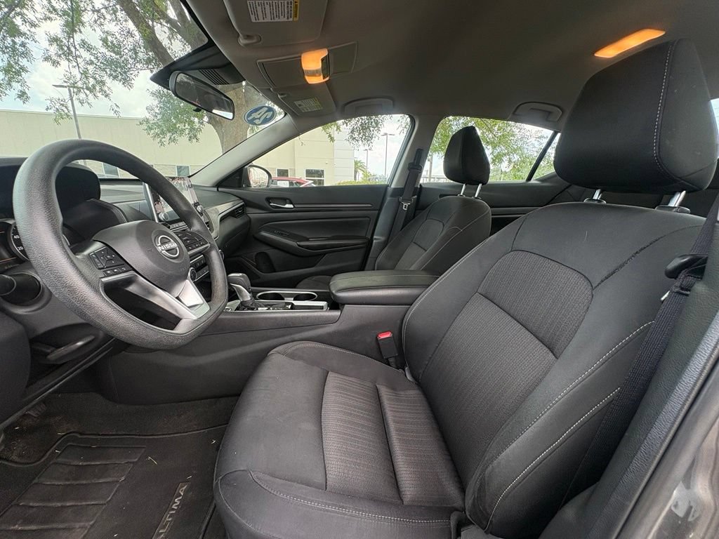 Used 2024 Nissan Altima 2.5 SV FWD image 9