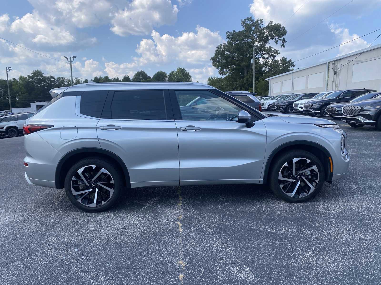 Used 2024 Mitsubishi Outlander SEL image 4
