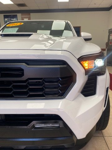 Used 2024 Toyota Tacoma TRD Sport w/ TRD Sport Upgrade Package image 29