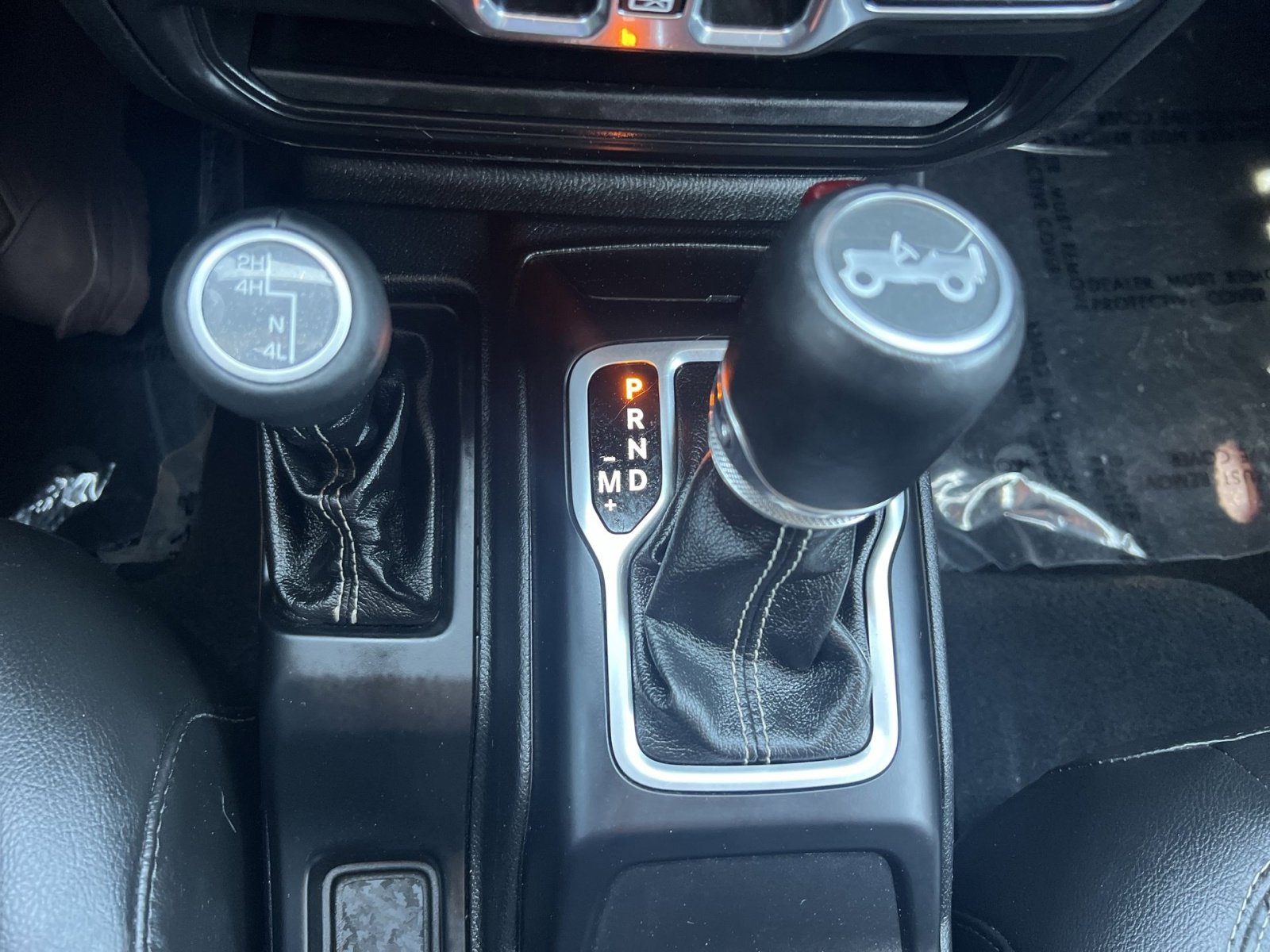 Used 2018 Jeep Wrangler Unlimited Sahara w/ Dual Top Group AWD/4WD image 29