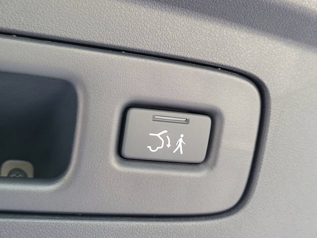 Used 2025 Acura ADX FWD image 9