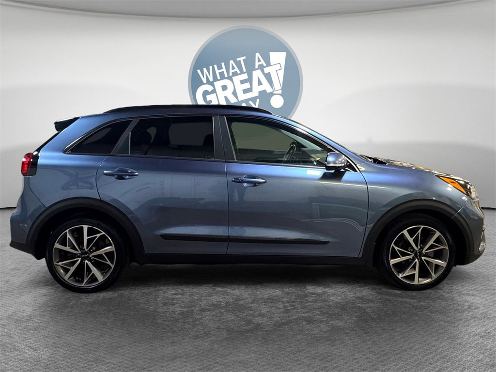 Certified 2022 Kia Niro Touring Special Edition image 2