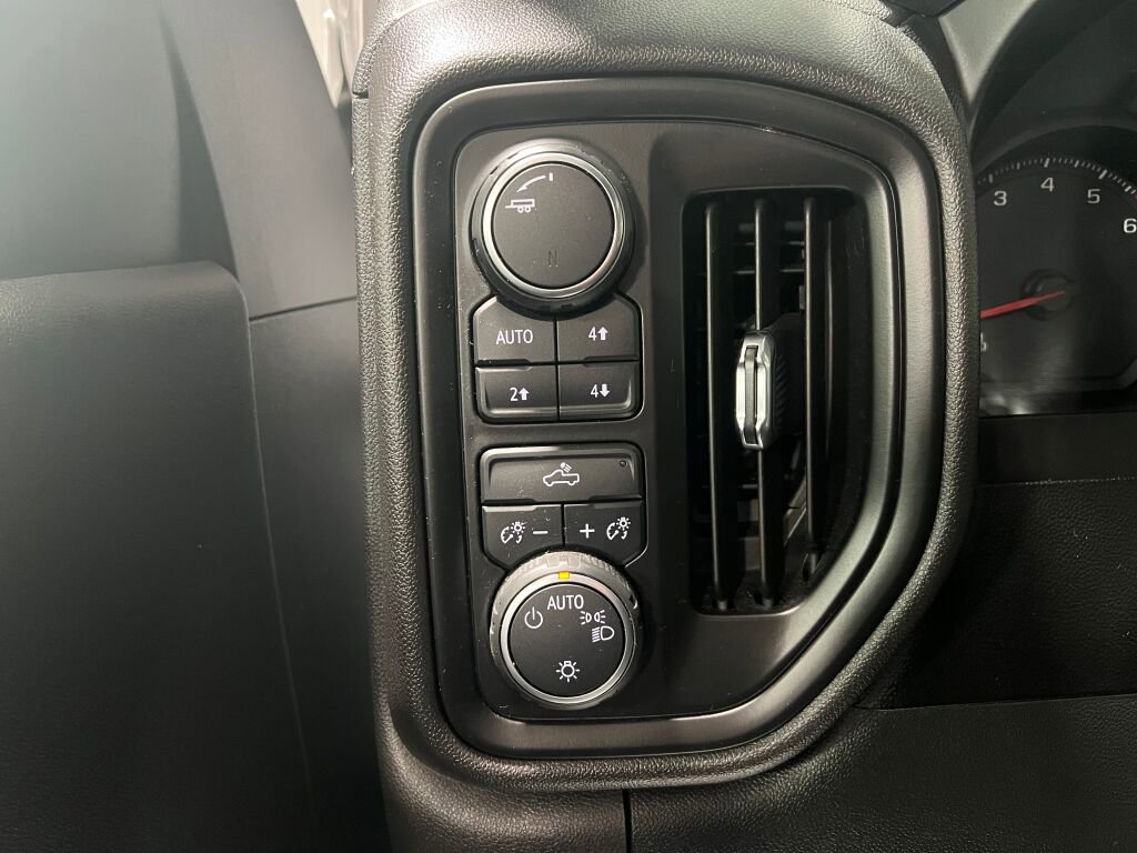 Used 2019 Chevrolet Silverado 1500 Custom Trail Boss w/ Custom Convenience Package image 9