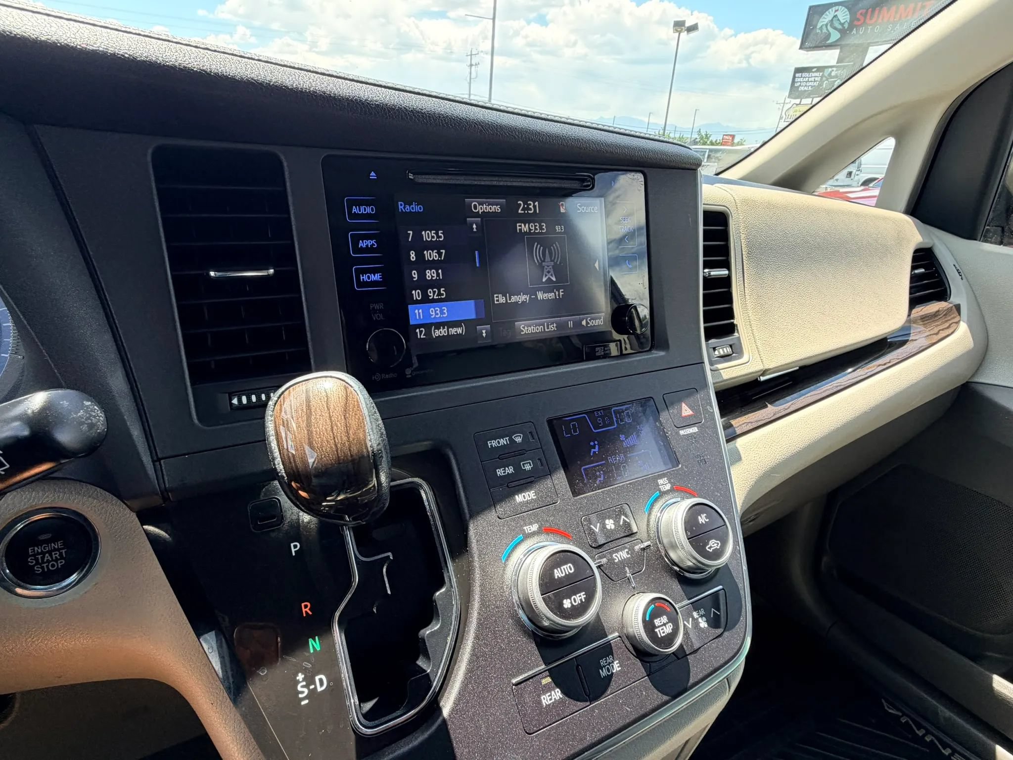Used 2015 Toyota Sienna XLE w/ Entertainment Package FWD image 17