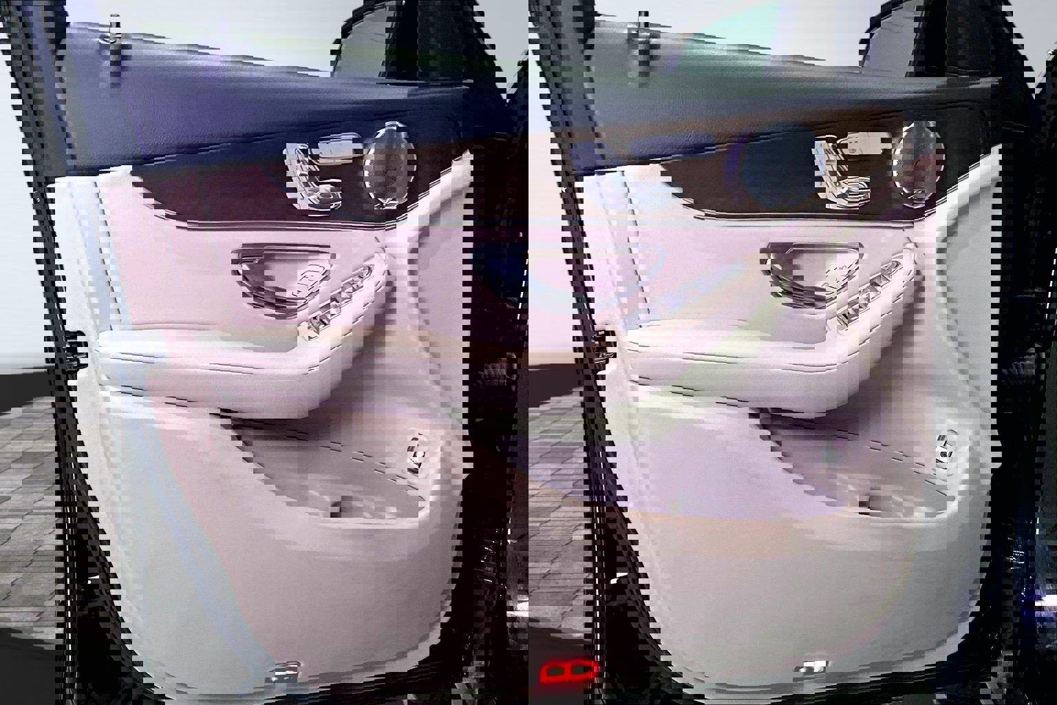 Used 2019 Mercedes-Benz GLC 300 4MATIC image 19