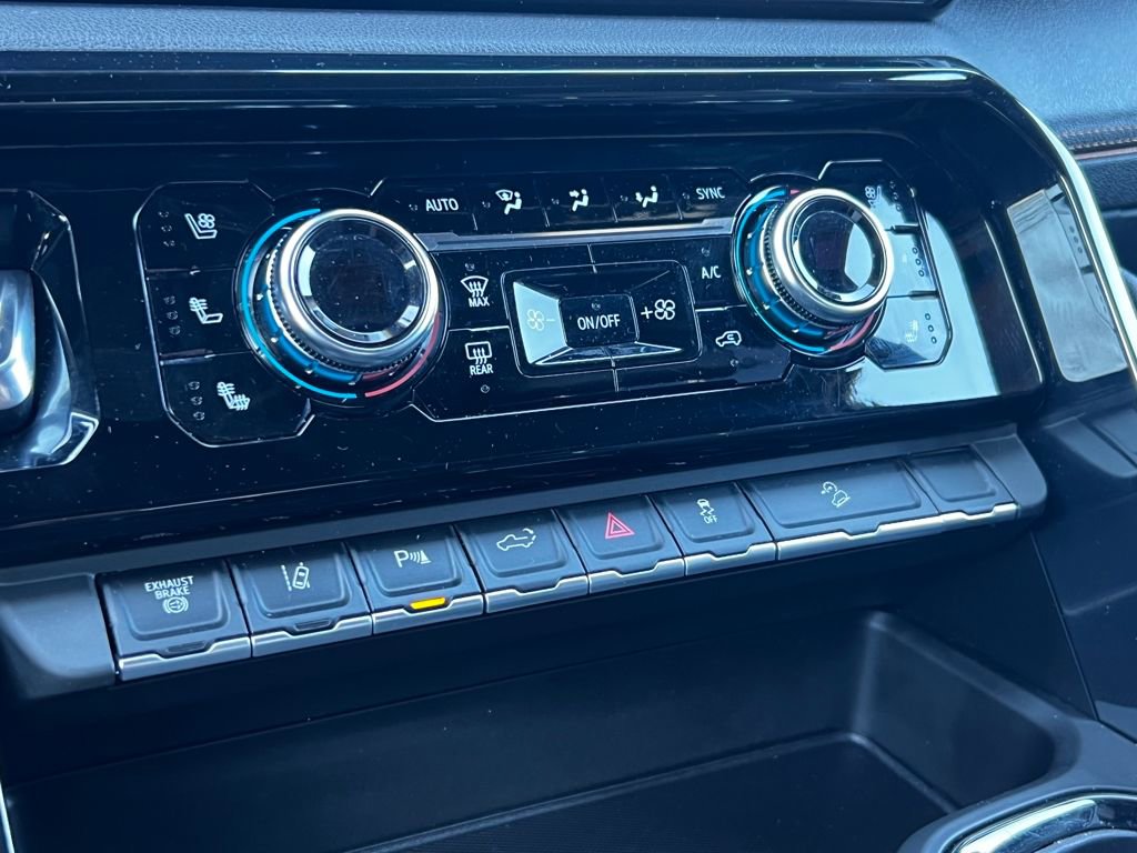 Used 2025 GMC Sierra 2500 AT4 image 32