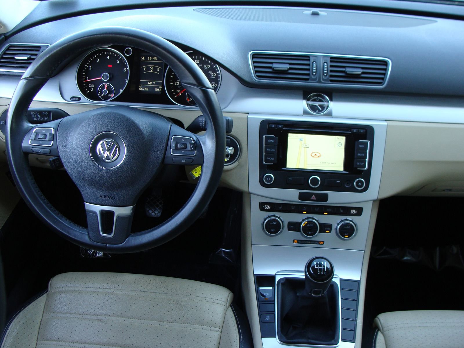 Used 2014 Volkswagen CC R-Line image 9