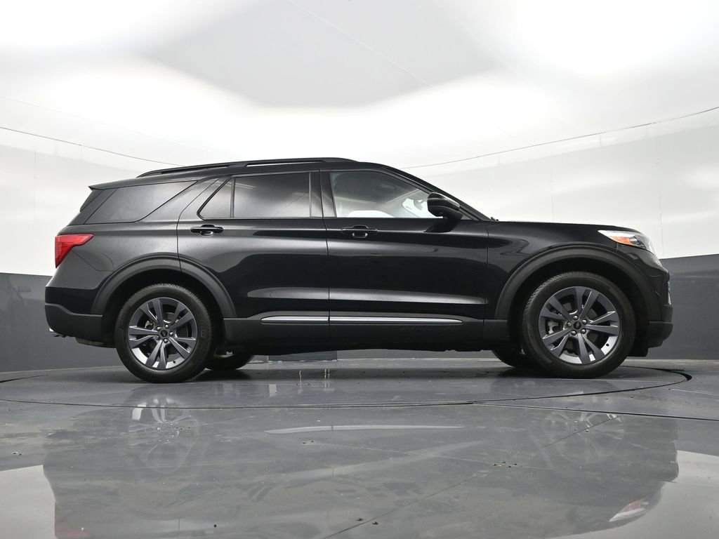 Used 2024 Ford Explorer XLT w/ Equipment Group 202A RWD image 31