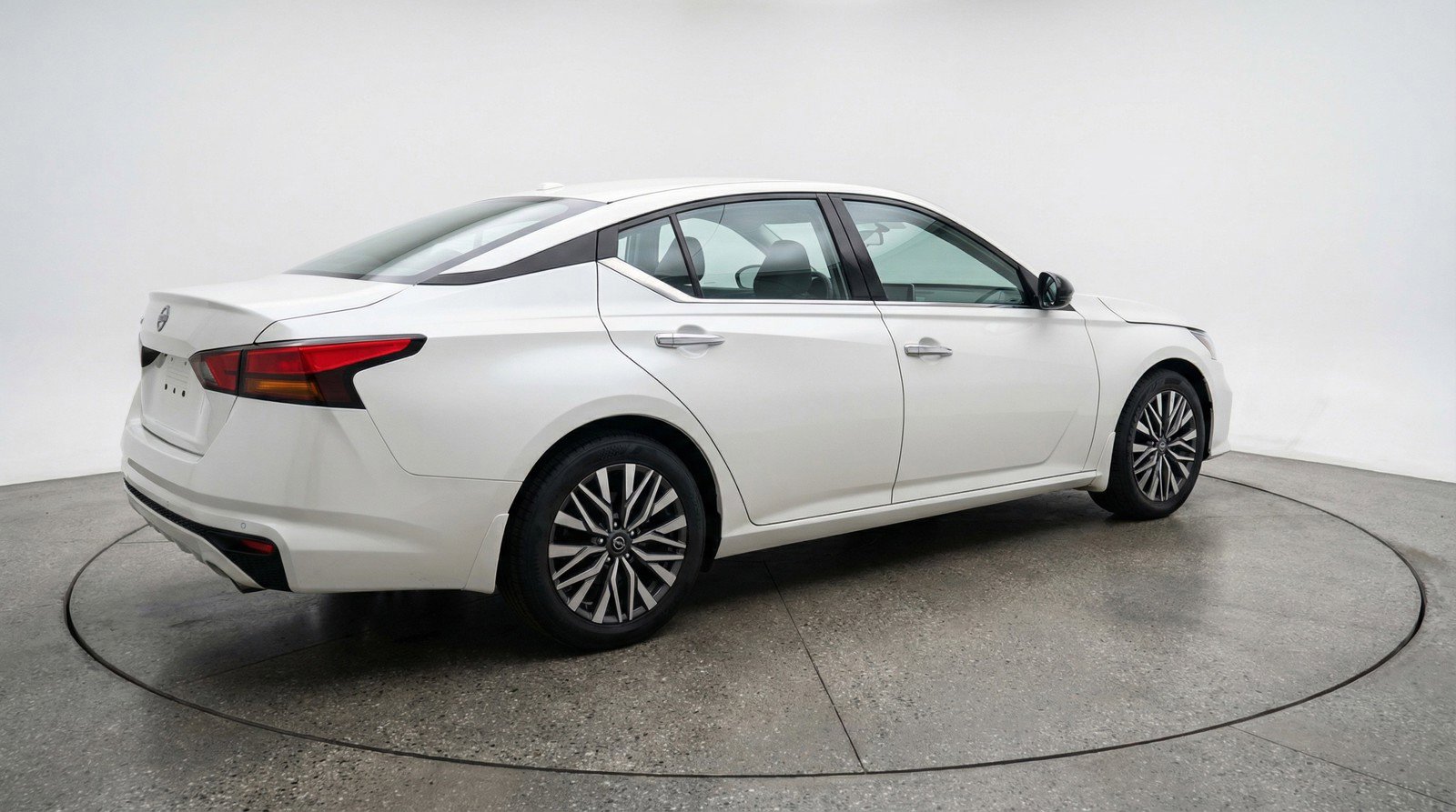 Used 2025 Nissan Altima 2.5 SV image 9
