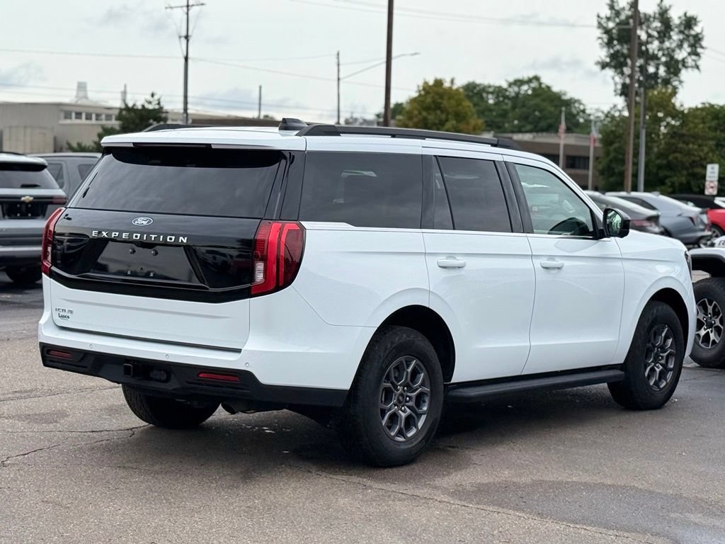 Used 2025 Ford Expedition Active AWD/4WD image 37