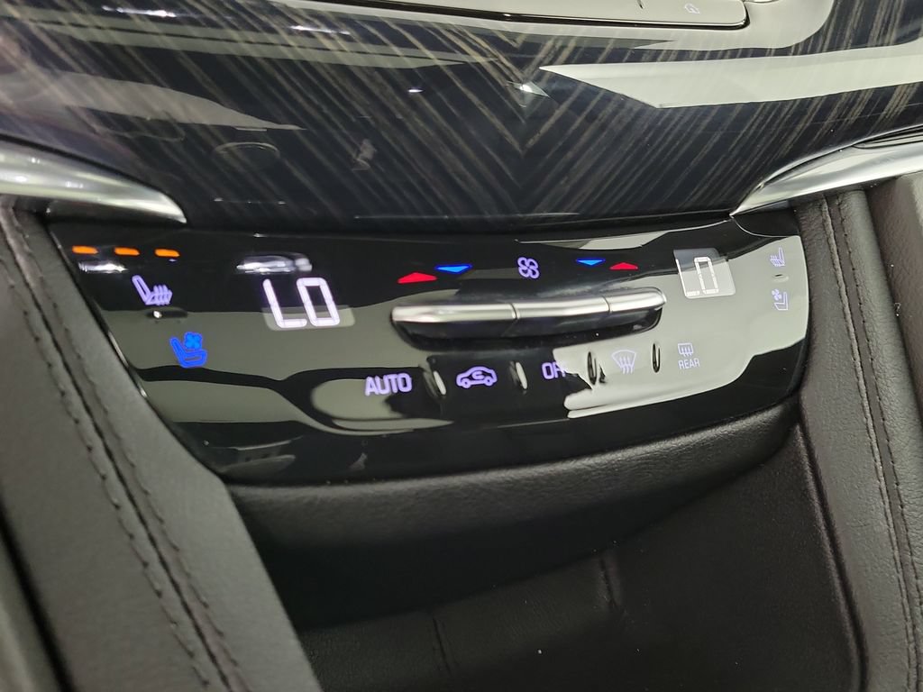 Certified 2024 Cadillac XT6 Premium Luxury w/ Technology Package AWD/4WD image 30