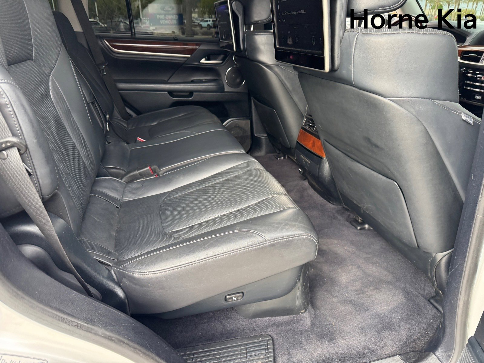 Used 2018 Lexus LX 570 4WD w/ Luxury Package image 28