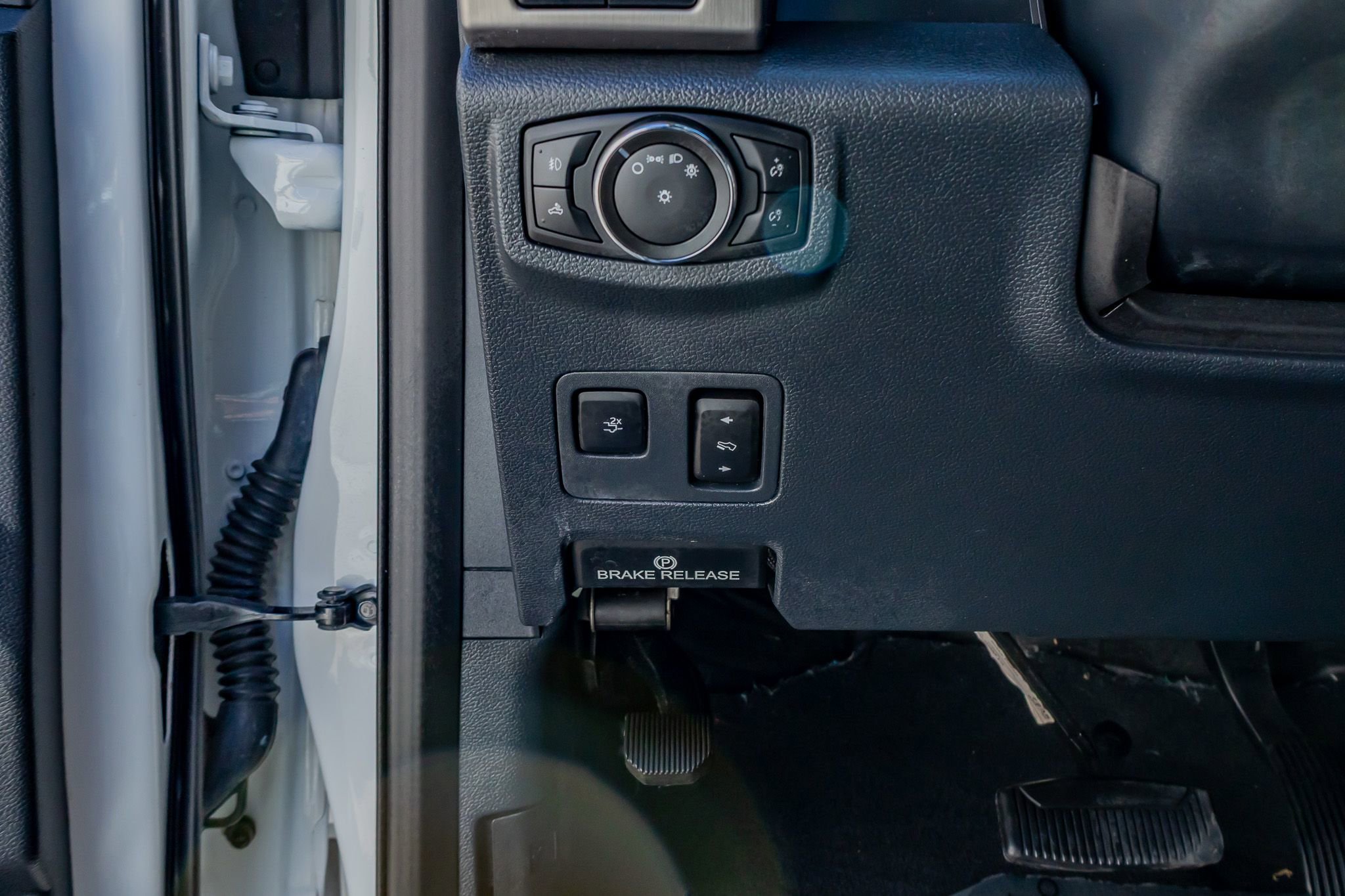 Used 2022 Ford F350 Platinum w/ FX4 Off-Road Package image 18