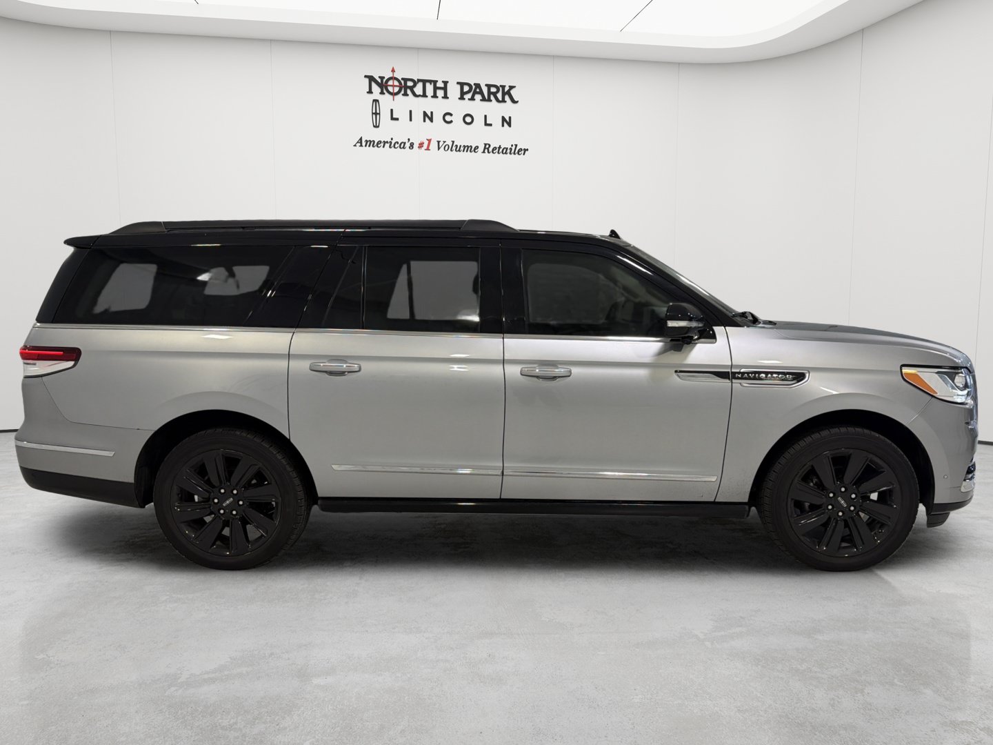 Used 2023 Lincoln Navigator L Black Label AWD/4WD image 6