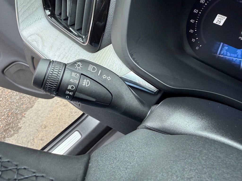 Used 2025 Volvo XC60 B5 Plus w/ Protection Package Premier image 30