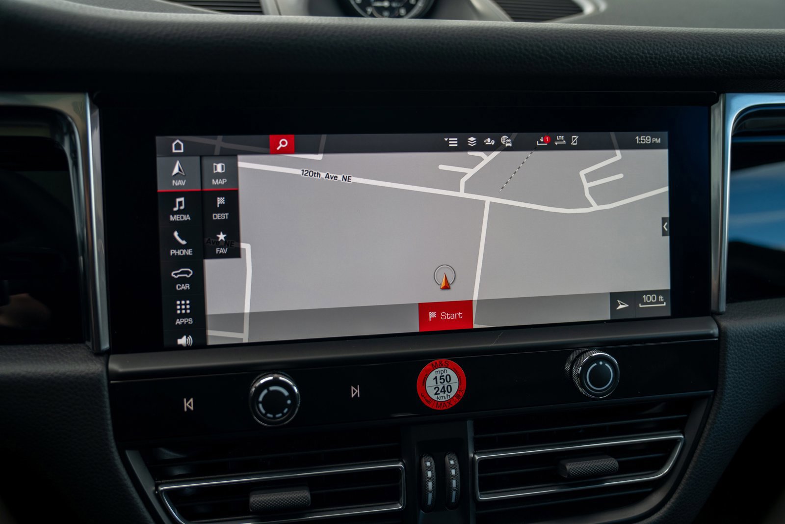 Certified 2025 Porsche Macan image 18