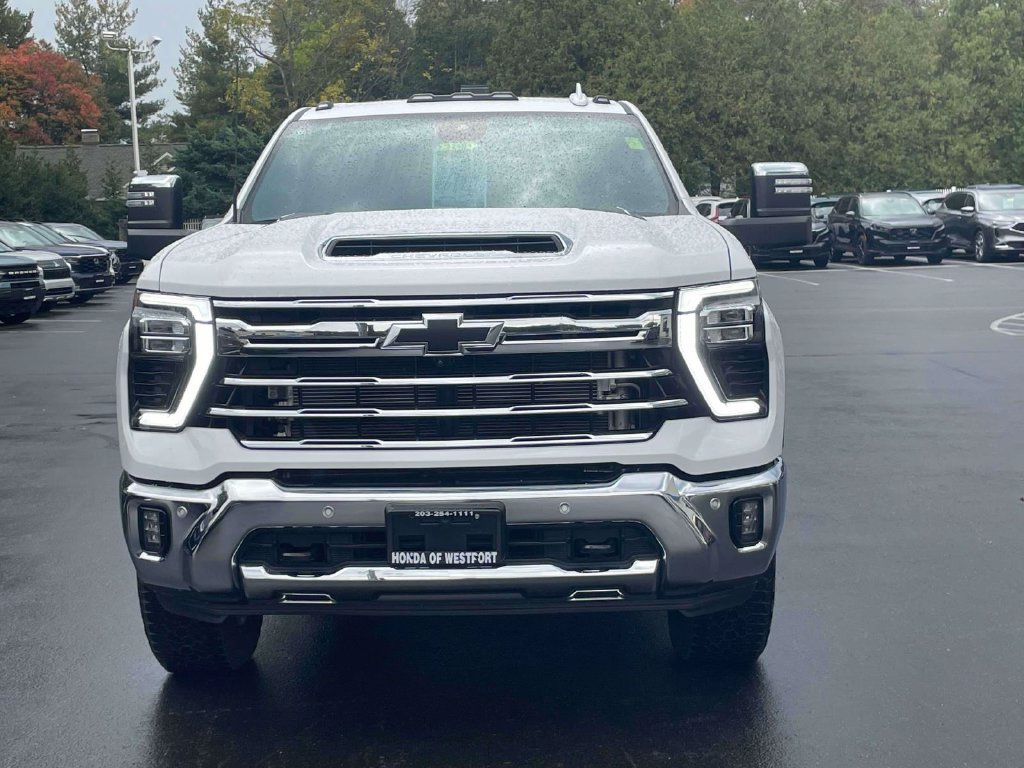 Used 2024 Chevrolet Silverado 3500 LTZ w/ LTZ Convenience Package AWD/4WD image 2