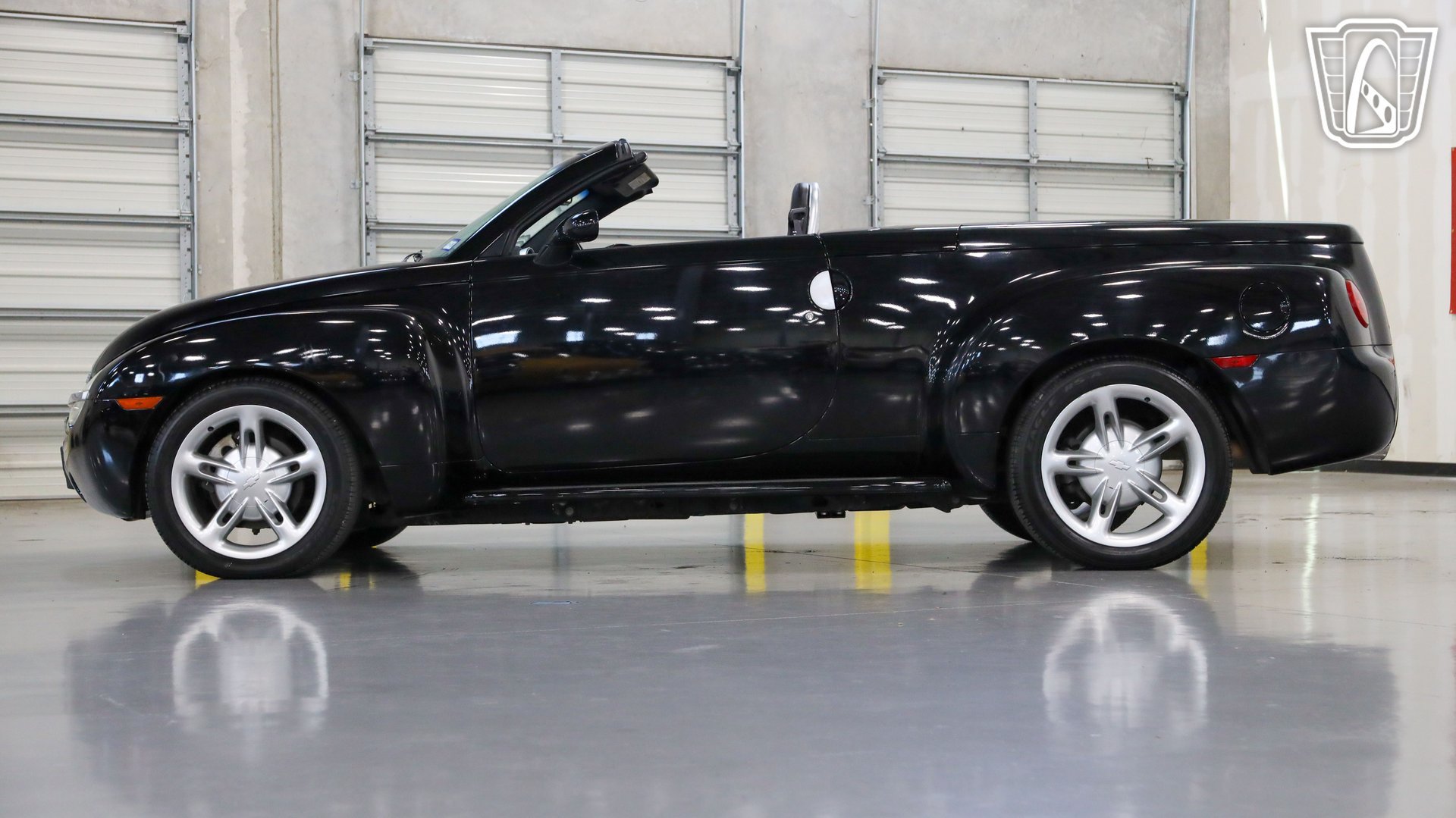 Used 2003 Chevrolet SSR w/ Preferred Equipment Group RWD image 5