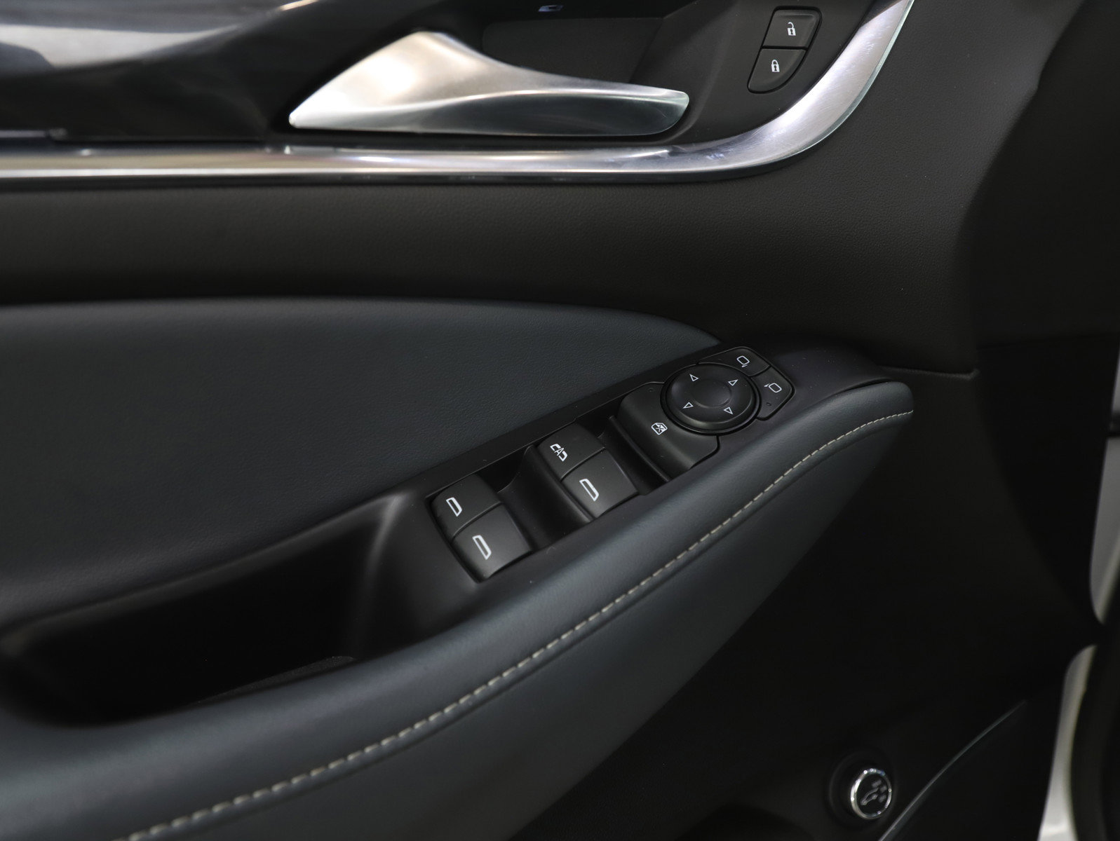 Used 2022 Buick Enclave Essence w/ Experience Buick Package image 22