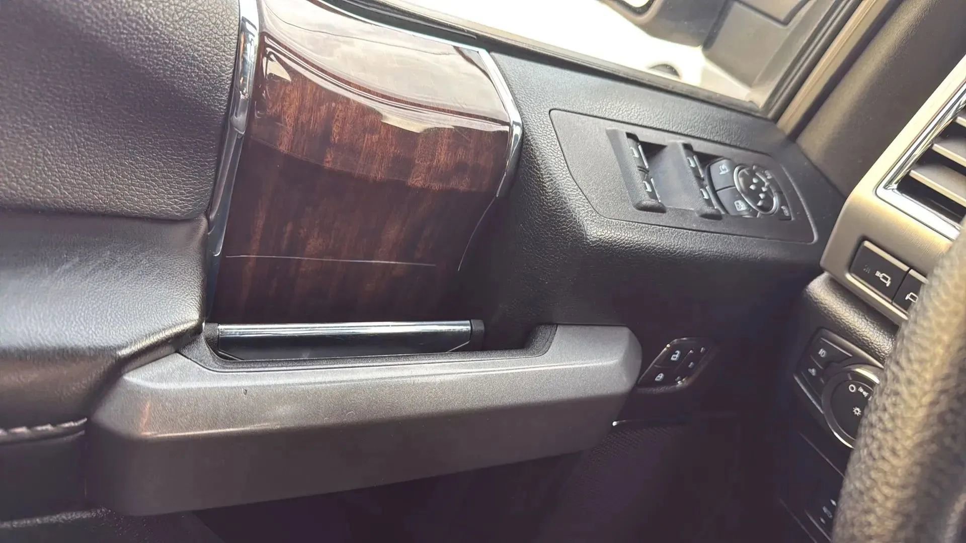 Used 2016 Ford F150 Platinum w/ Equipment Group 701A Luxury image 20