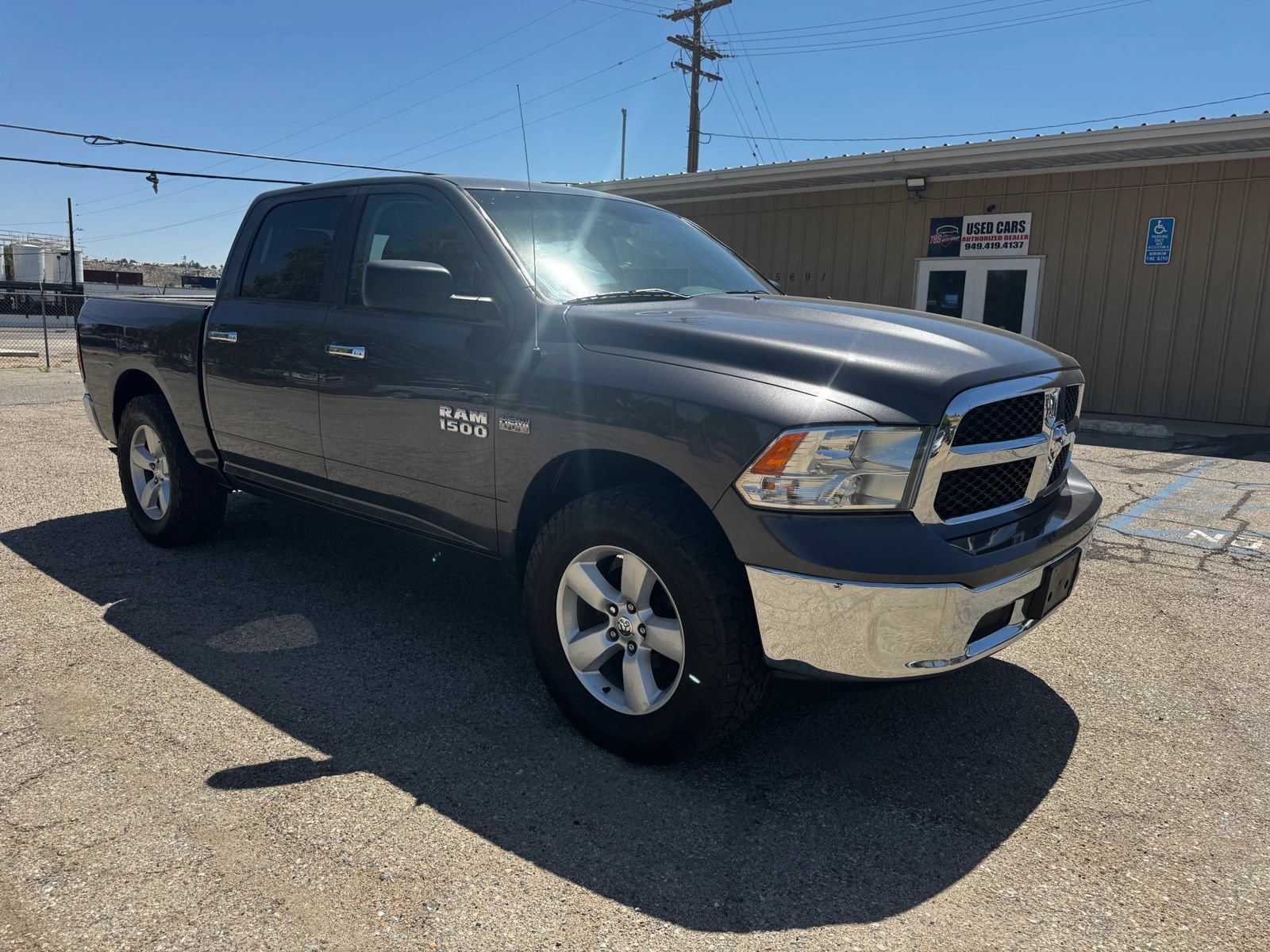 Used 2018 RAM 1500 Classic SLT AWD/4WD image 2