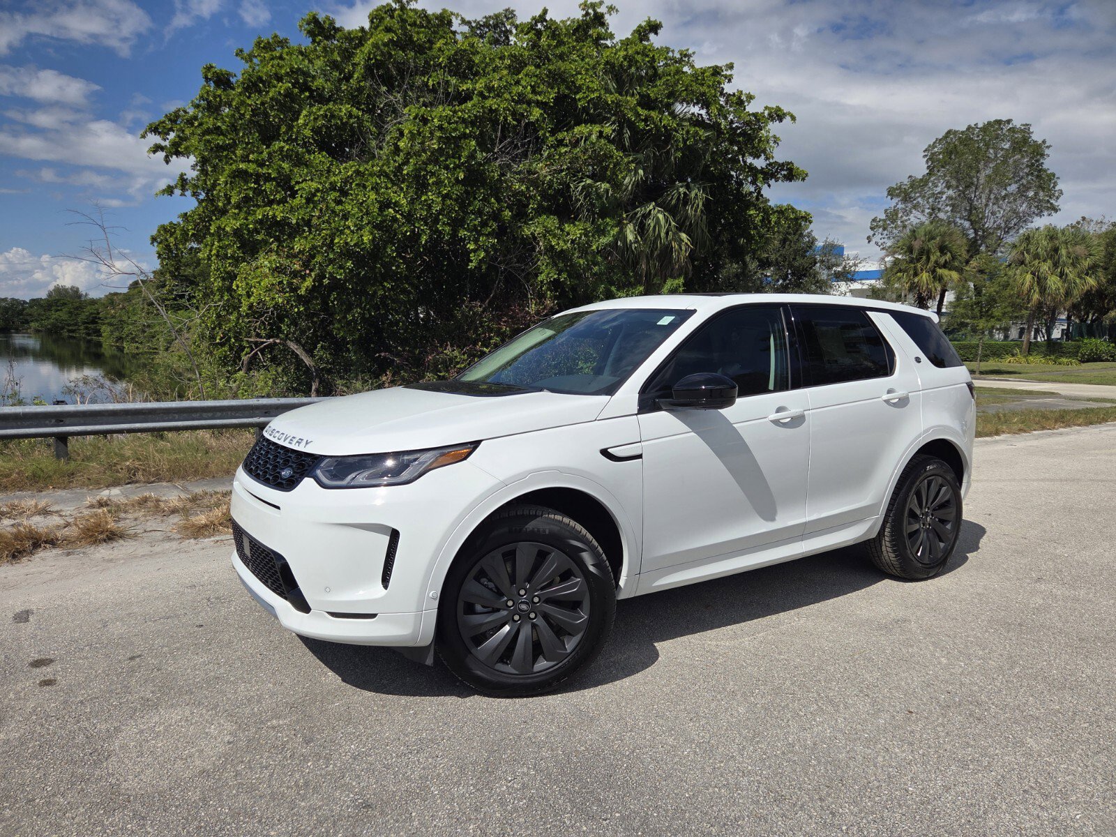 New 2025 Land Rover Discovery Sport S image 1