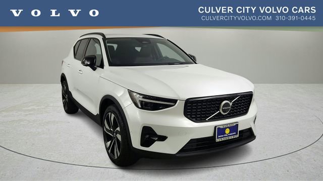 New 2026 Volvo XC40 B5 Ultra w/ Climate Package