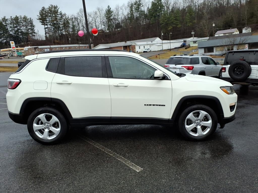 Used 2019 Jeep Compass Latitude w/ Cold Weather Group AWD/4WD image 9