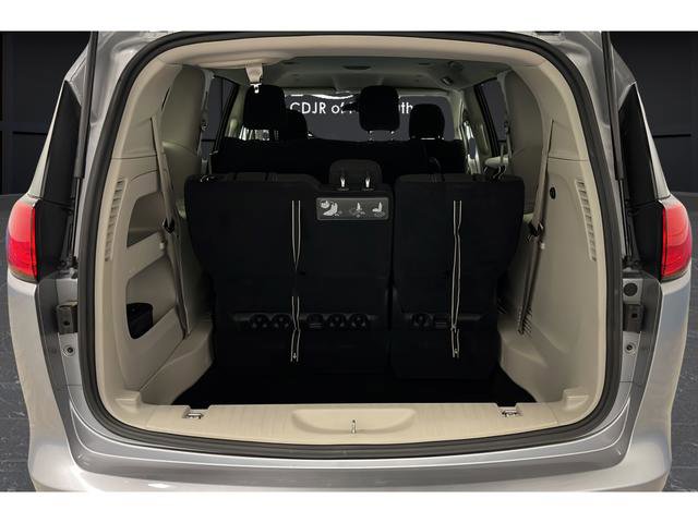 Used 2020 Chrysler Voyager L FWD image 26