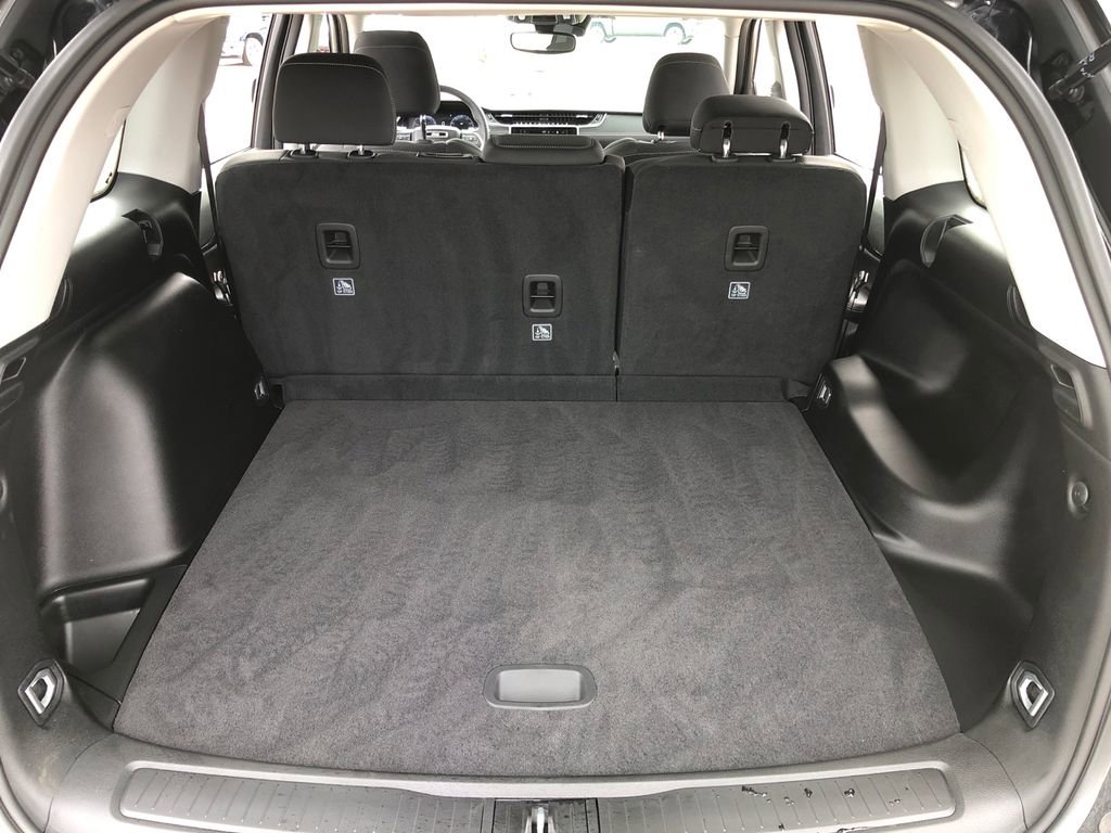 Used 2023 Jeep Grand Cherokee Laredo image 16