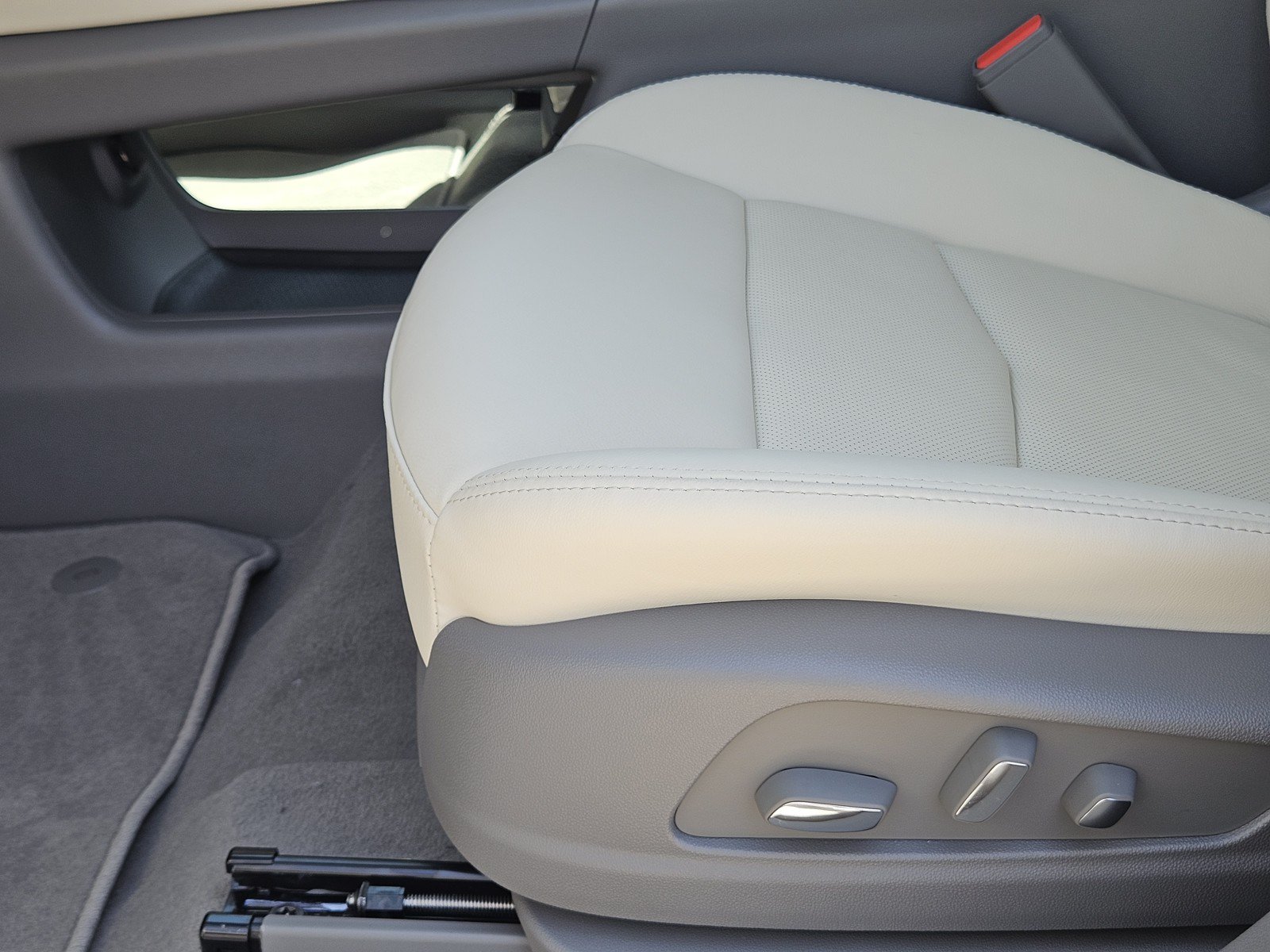New 2026 Cadillac XT5 Premium Luxury w/ Driver Assist Package FWD image 17