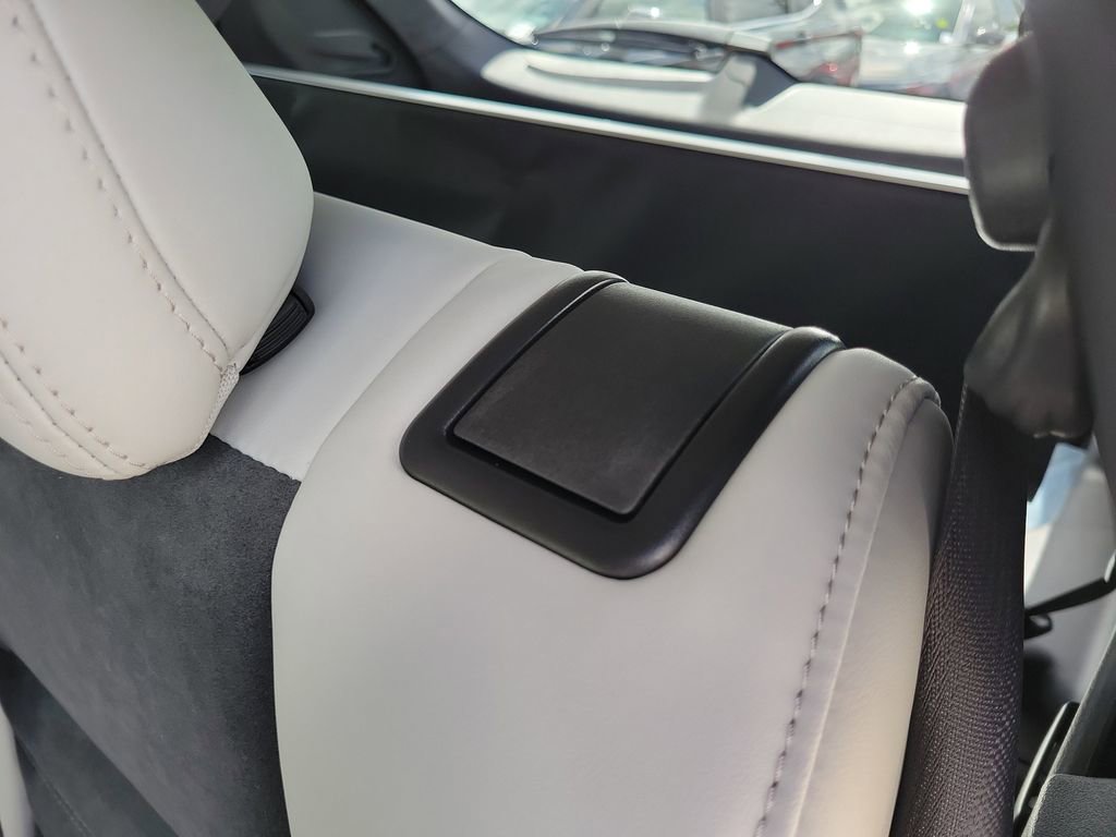 New 2025 Mitsubishi Outlander SE image 10