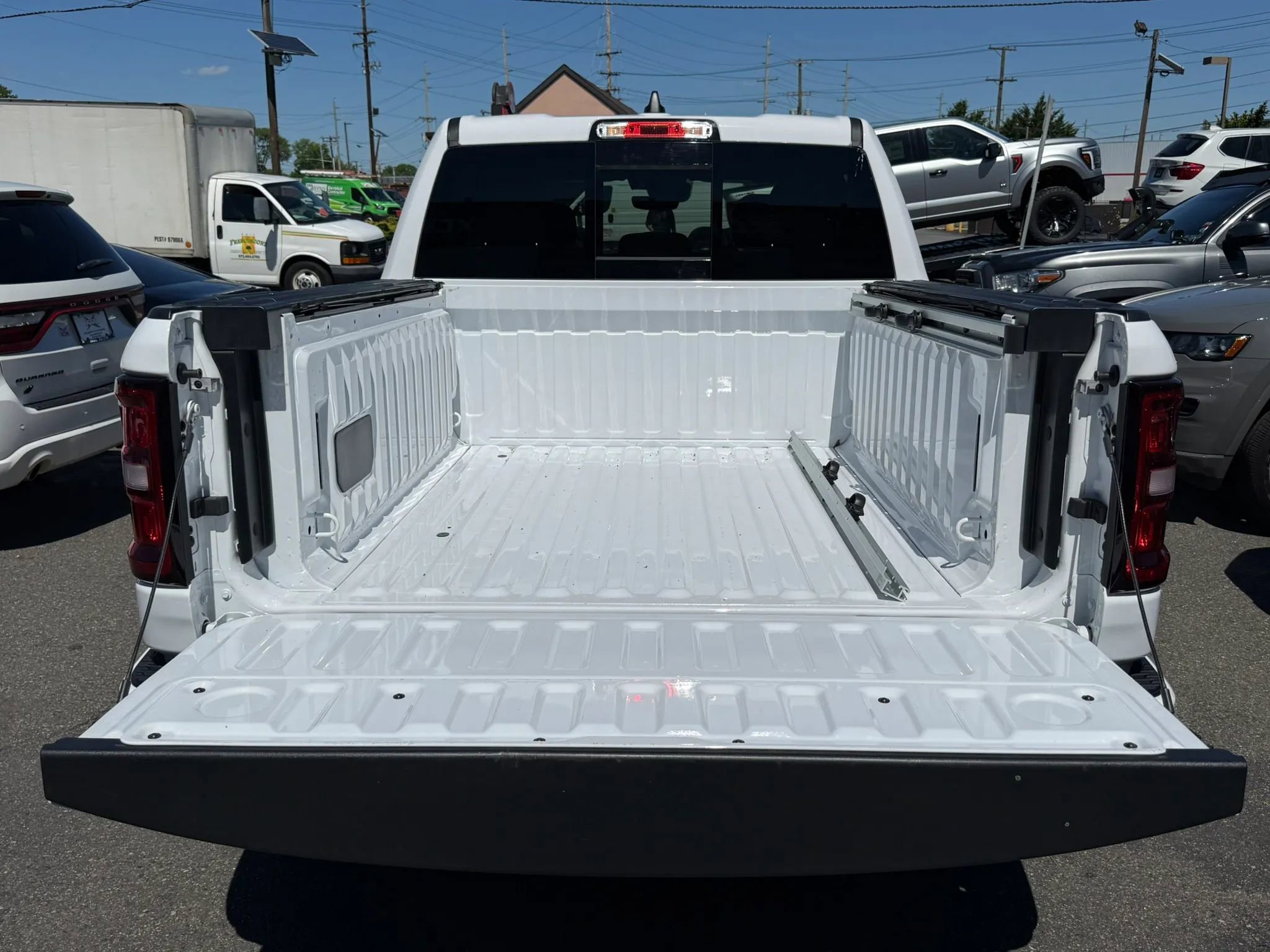Used 2025 RAM 1500 Big Horn AWD/4WD image 32
