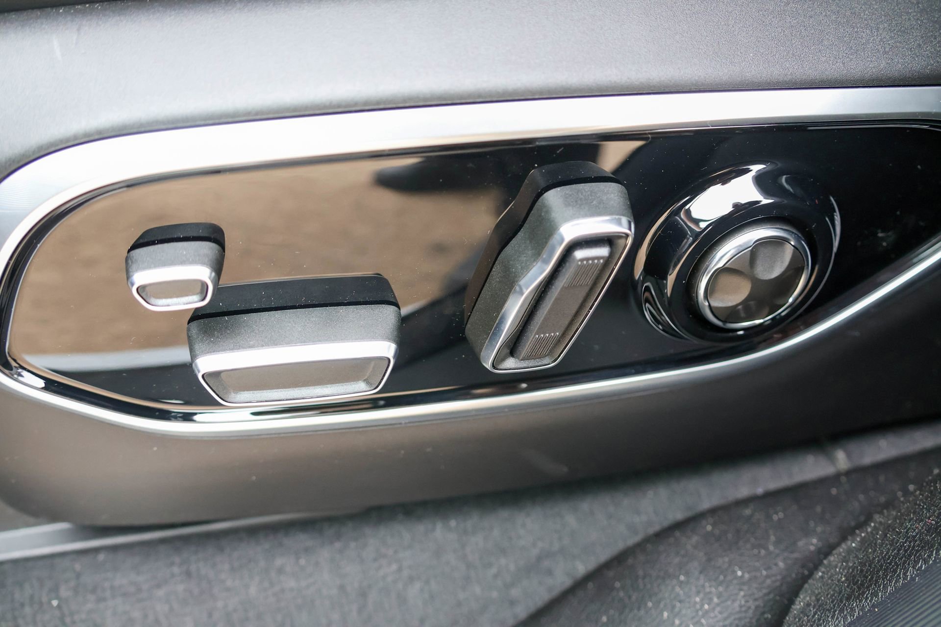 New 2026 Jeep Grand Cherokee L Summit w/ Obsidian Package image 6