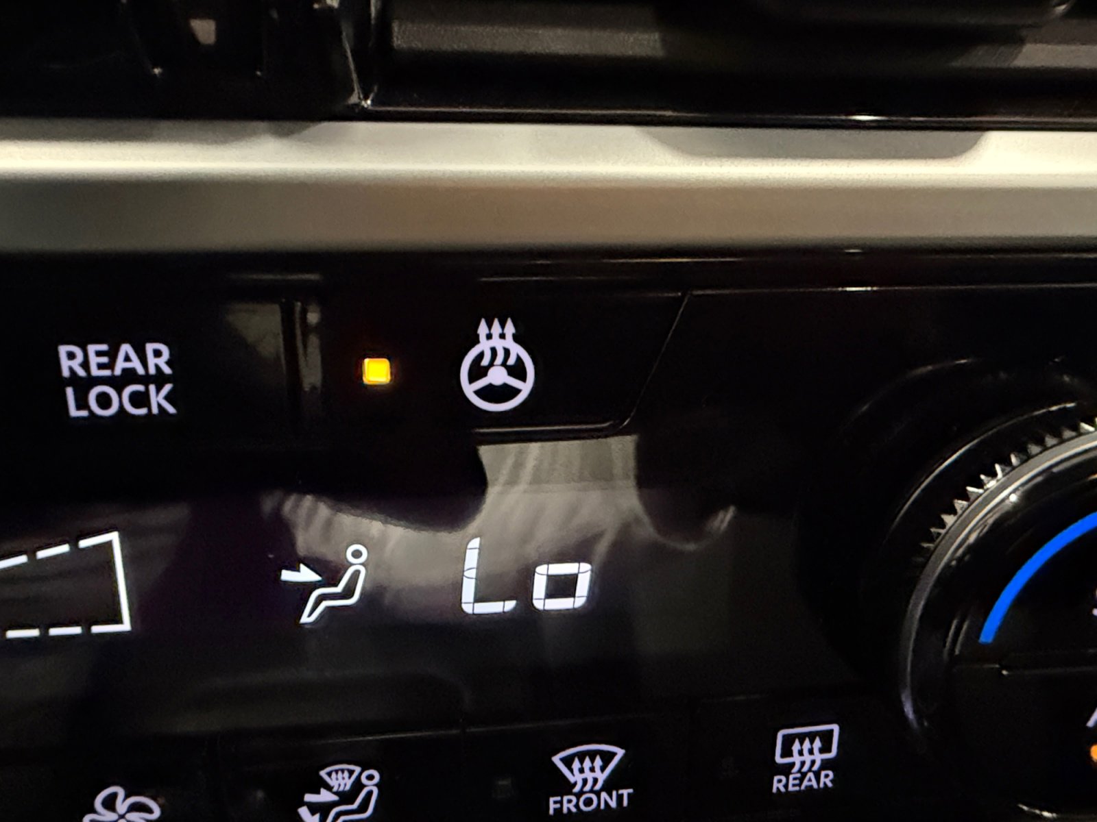Used 2025 Nissan Pathfinder SL AWD/4WD image 27