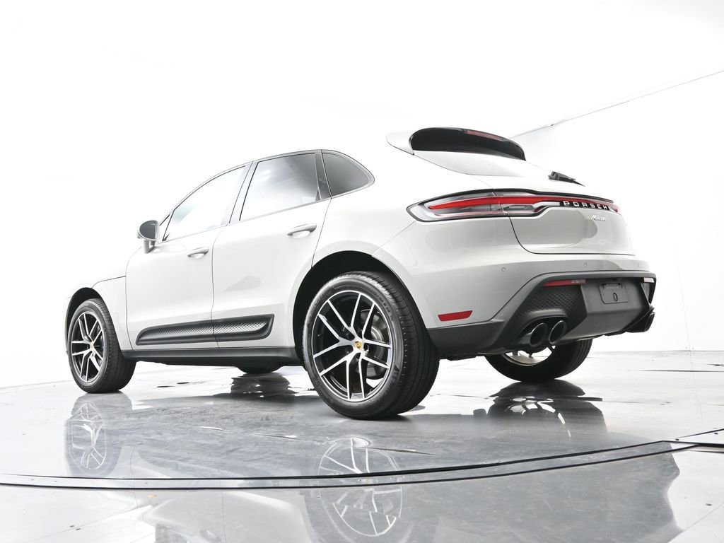 Certified 2025 Porsche Macan AWD/4WD image 46