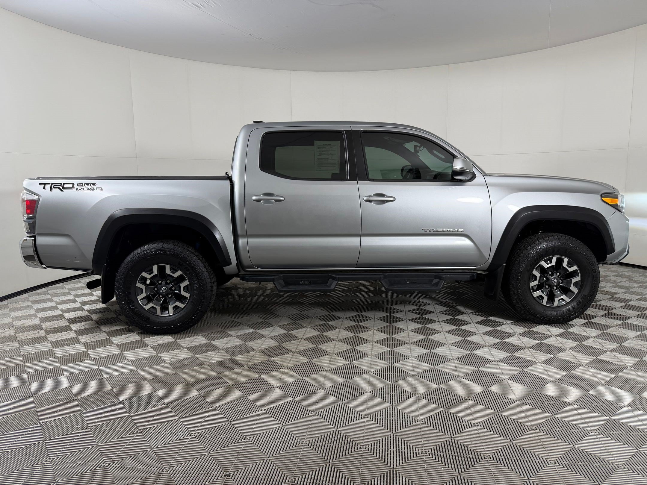 Used 2022 Toyota Tacoma TRD Off-Road RWD image 8