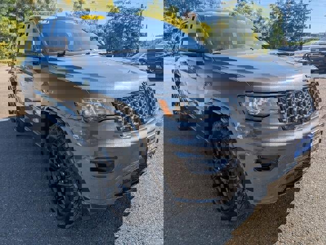 Used 2021 Jeep Grand Cherokee Laredo X image 3